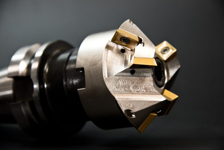 Metal cutting head used in manufacturing